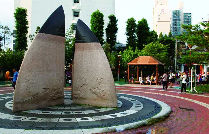 마포어린이공원 마포상징탑.jpg